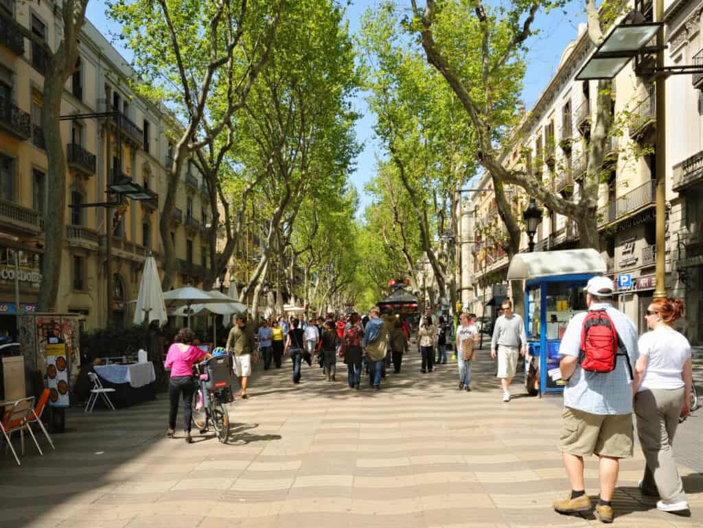 Warum Sie Ihre Ruhestandsjahre mit Langzeitaufenthalten im Urlaub verbringen sollten Rentner in Barcelona