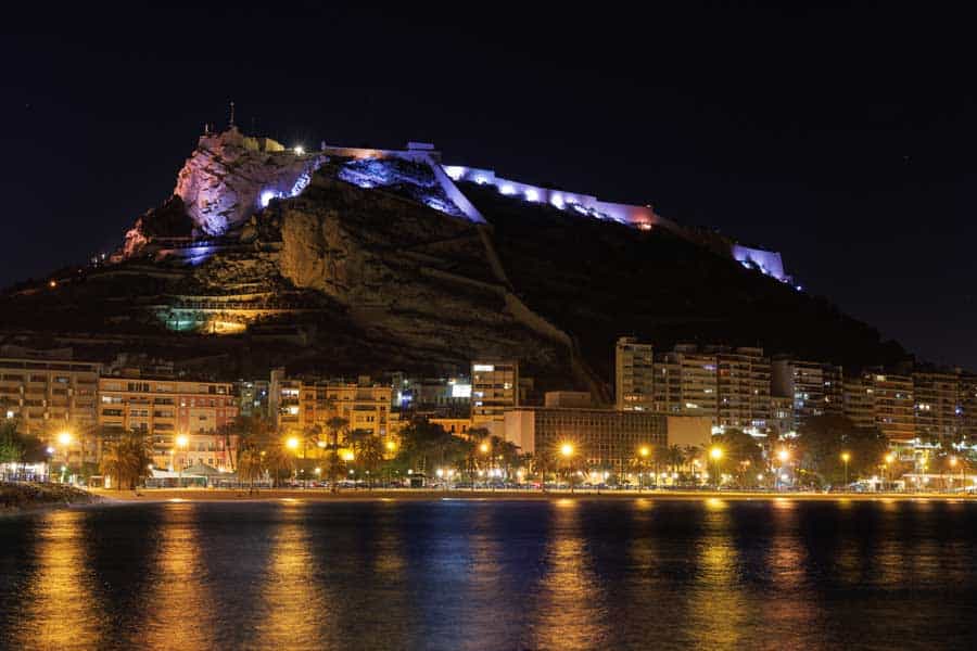 Castillo de Santa Barbara – Juwel in Alicante Castillo-de-Santa-Barbara-bei-nacht