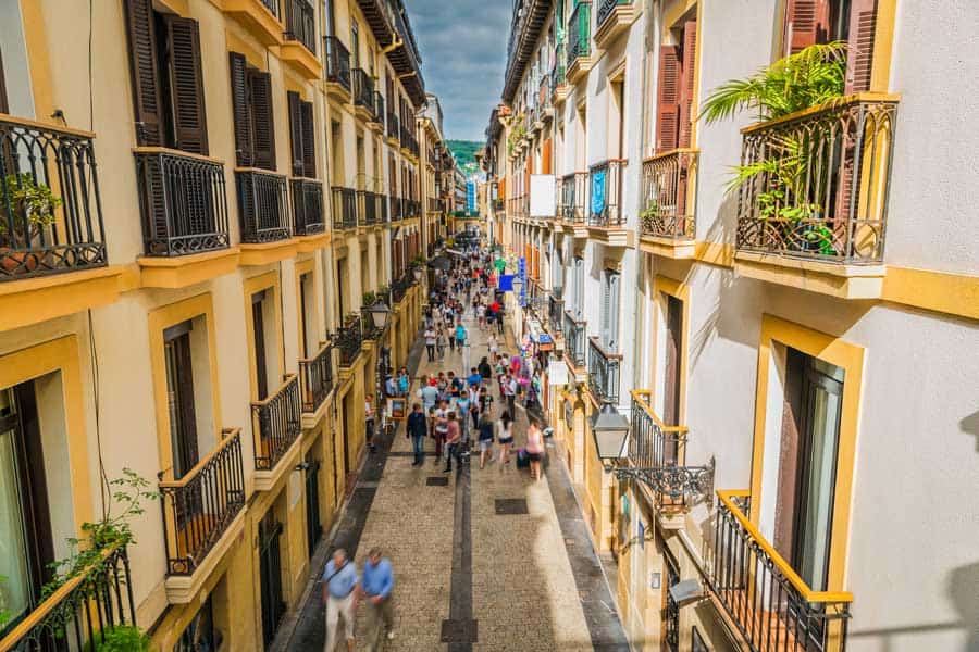 Die Perle des Baskenlands – San Sebastián entdecken strasse-in-san-sebastian