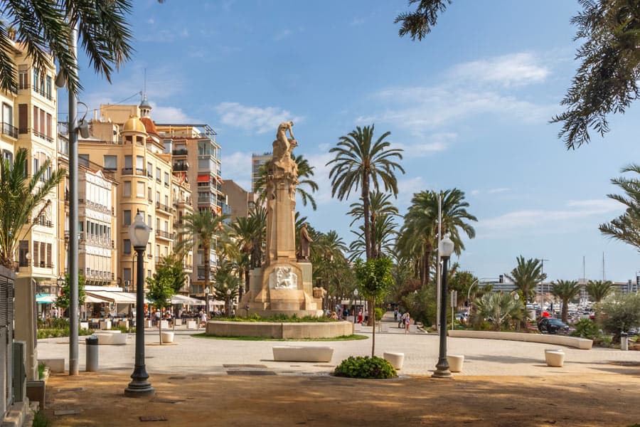 Mediterrane Magie: Ein Streifzug durch Alicante Promenade--alicante