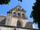 Glockenfassade der Kirche San Marcos in Jerez de la Frontera unter blauem Himmel